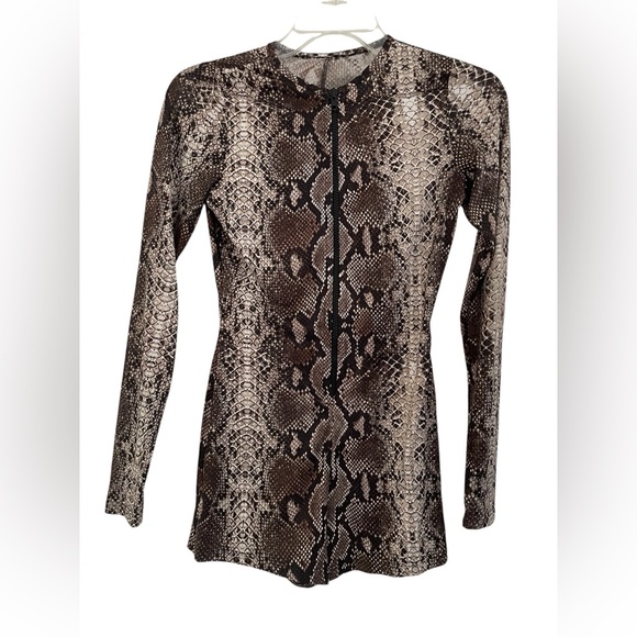 Snakeskin Pattern Long Sleeve Romper - Picture 4 of 5